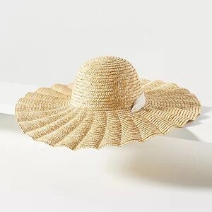 Lack of color Scalloped Dolce Hat